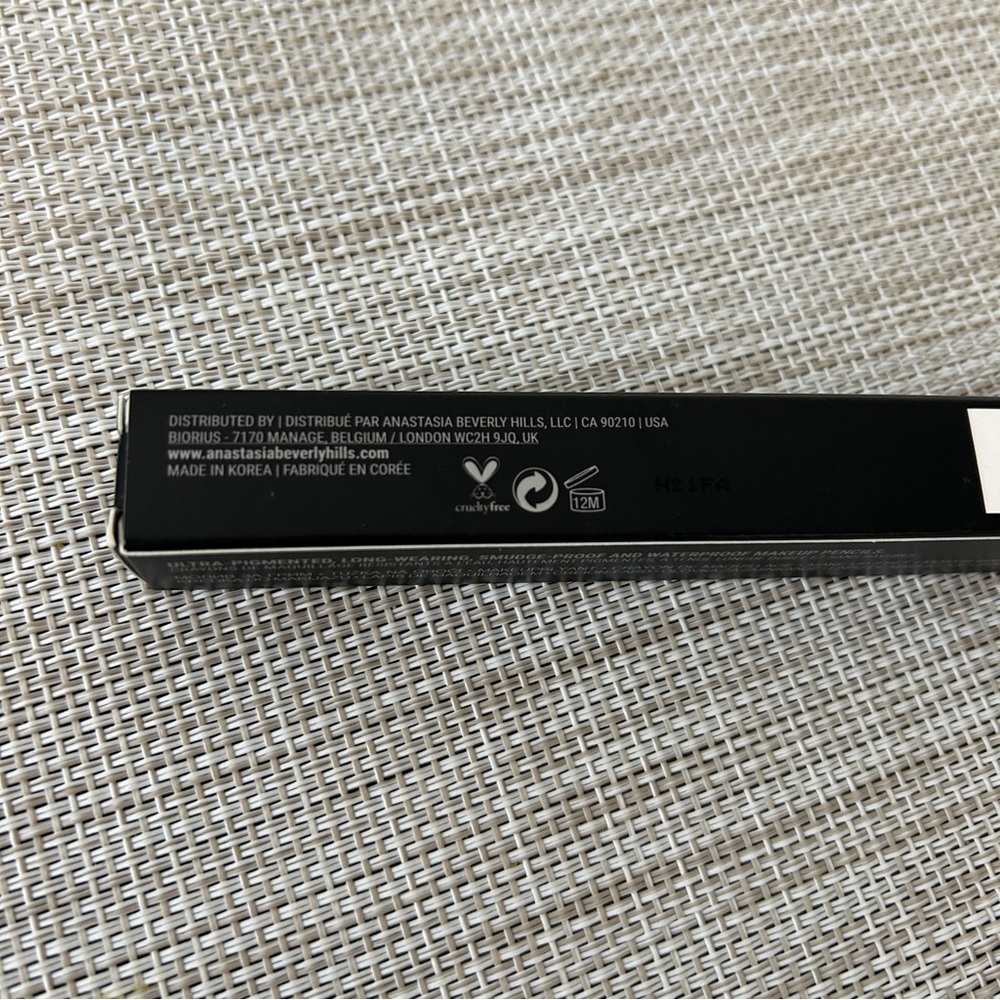 NEW Anastasia of Beverly Hills Norvina Chroma stix makeup pencil BLACK! - Picture 4 of 9